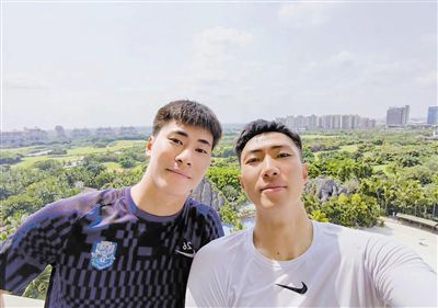 一枝玫瑰红